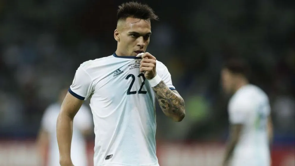Scaloni probó con Lautaro y Acuña