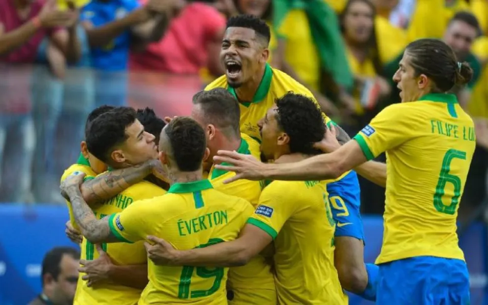 Brasil goleó y avanzó a cuartos