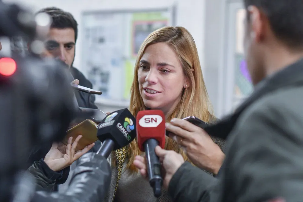 Votó María Emilia Soria y convocó a los roquenses a participar