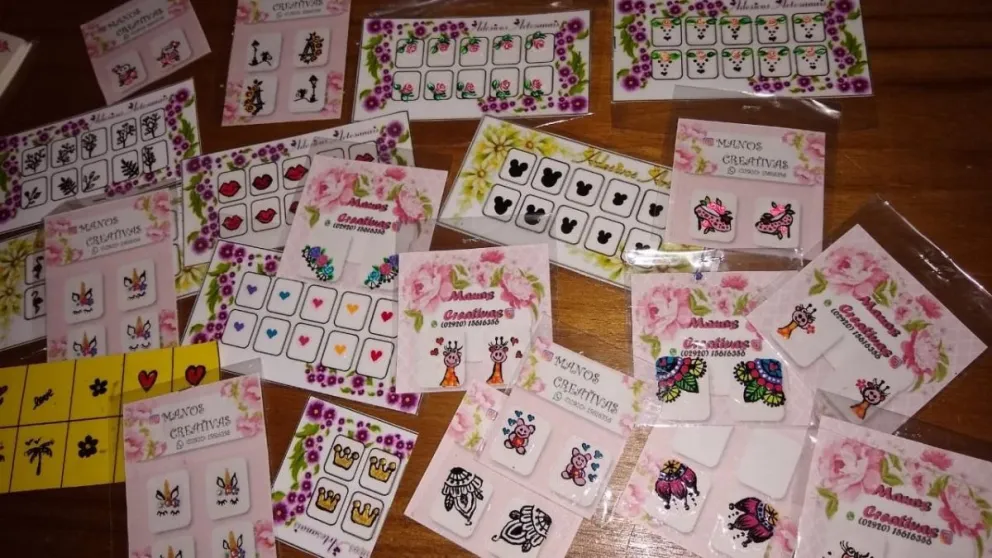 Stickers artesanales para uñas: una propuesta en la Comarca