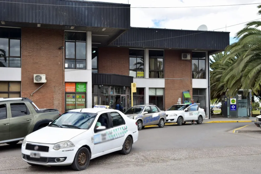 Taxistas detuvieron a un delincuente en la Terminal de Viedma