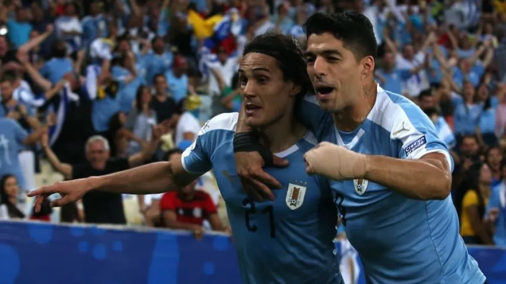 Uruguay le sacó a Chile el primer lugar del grupo