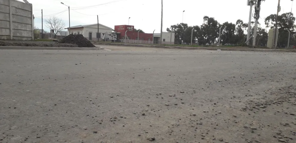 Asfaltan el acceso al CAMU del Lavalle
