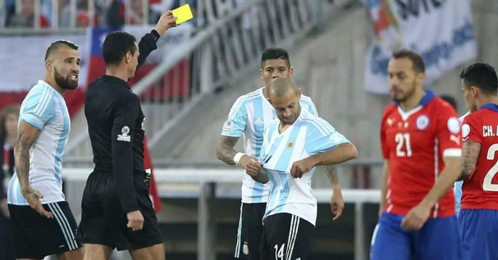 Enojo en la AFA por el árbitro que estará en Argentina-Venezuela