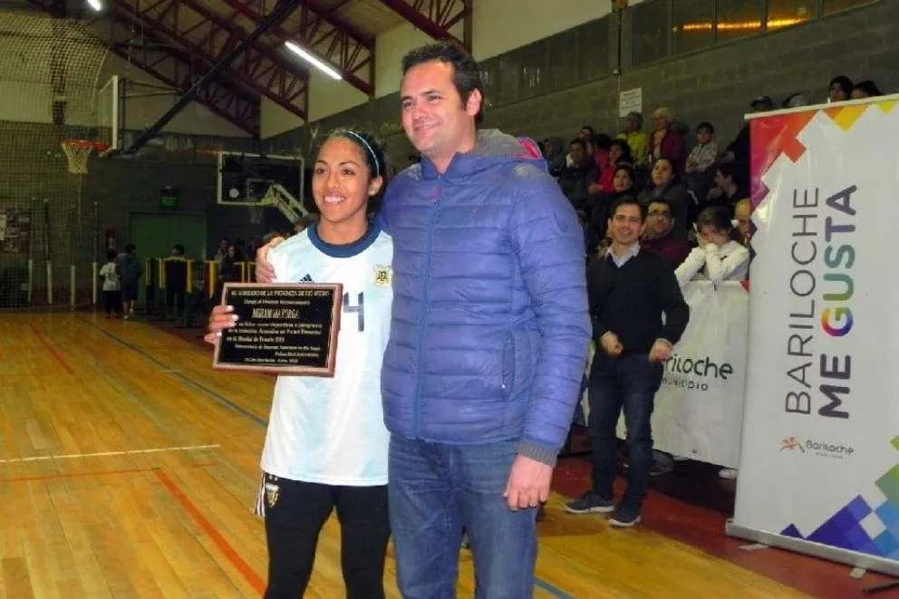 Emotivo recibimiento a la mundialista Mayorga