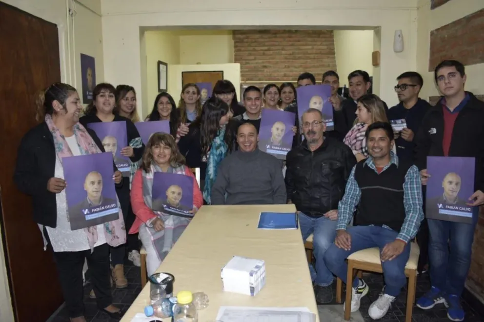 "Todos llevamos un pequeño político adentro"