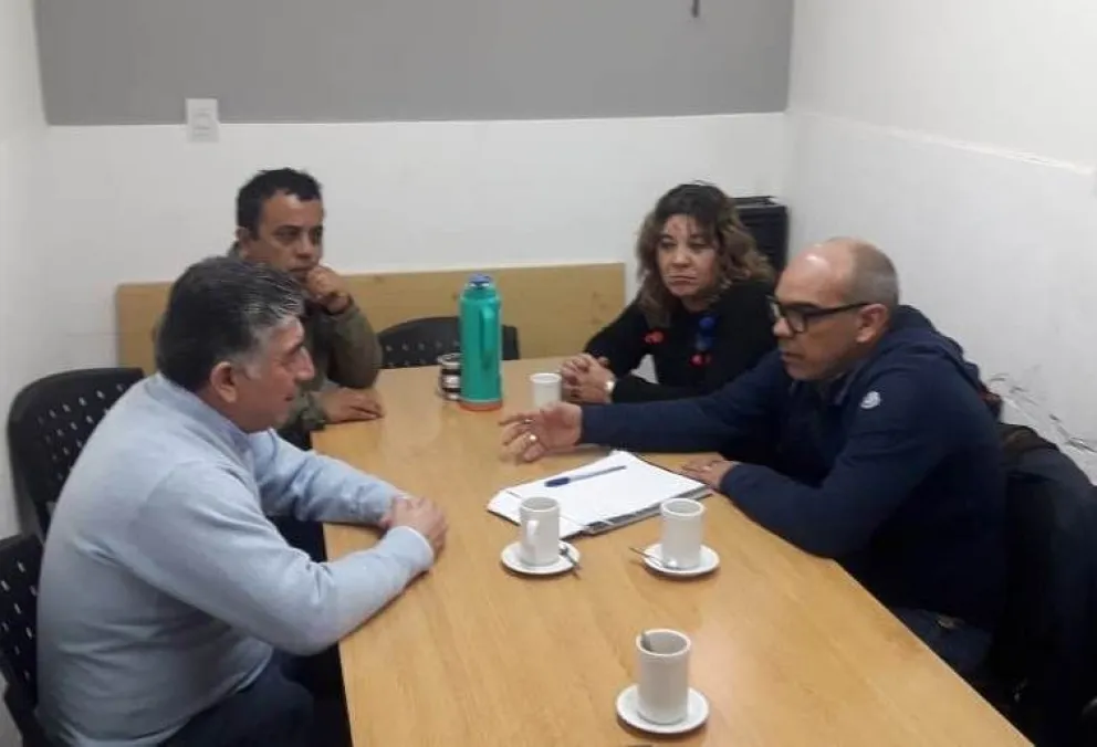 Paredes se reunió con integrantes de gremio ATE