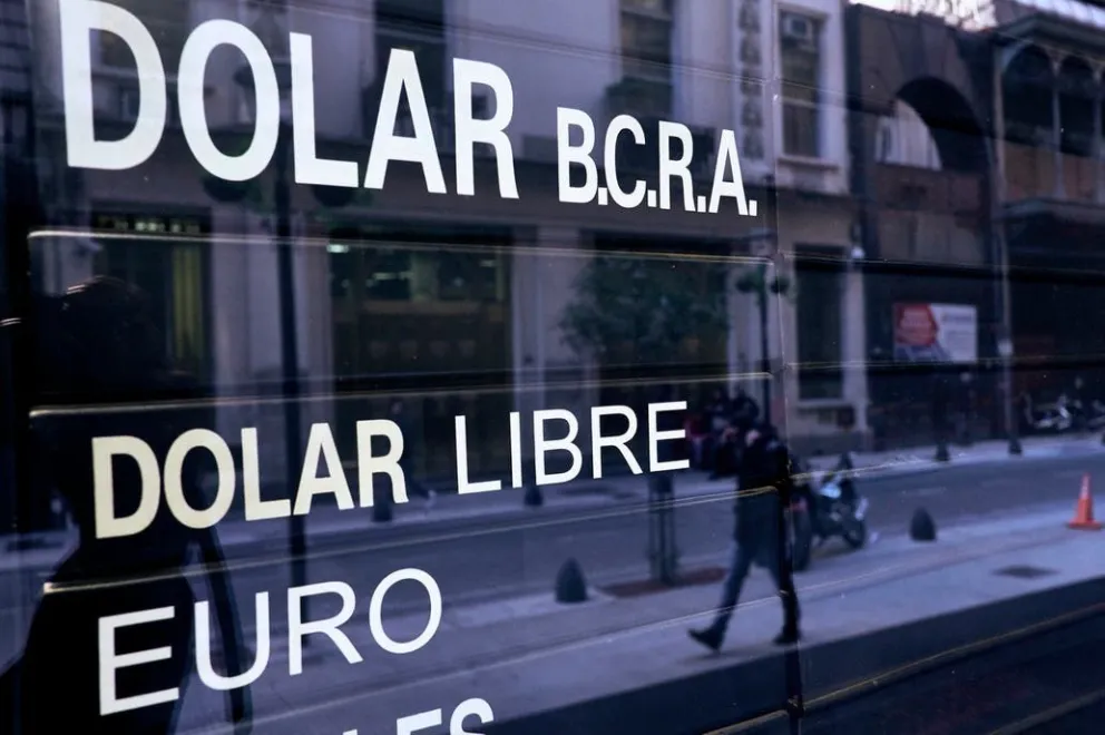 Preocupa la caída del dólar y los efectos antes de las elecciones