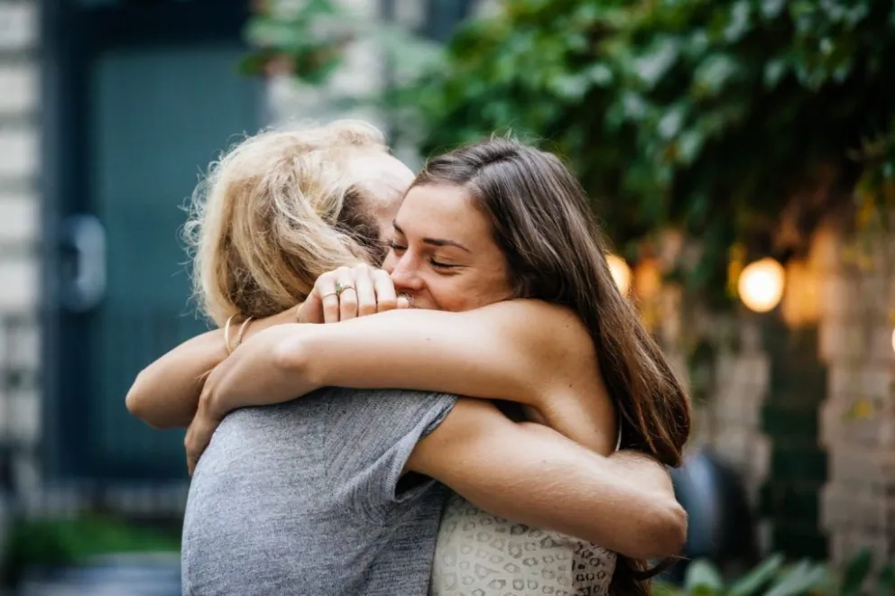 “Una manzana por un abrazo”
