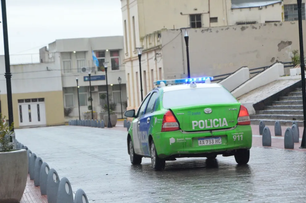 Un ladrón se llevó una caja registradora de una despensa
