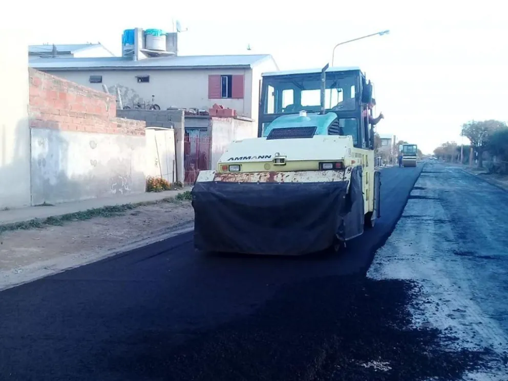 Asfaltan el barrio Independencia