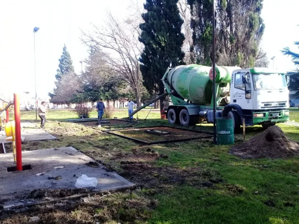 Avanza la instalación de gimnasios al aire libre en varios puntos de Viedma