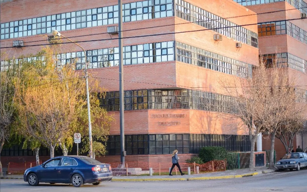 El comisario acusado de abuso y corrupción de menores seguirá preso hasta agosto