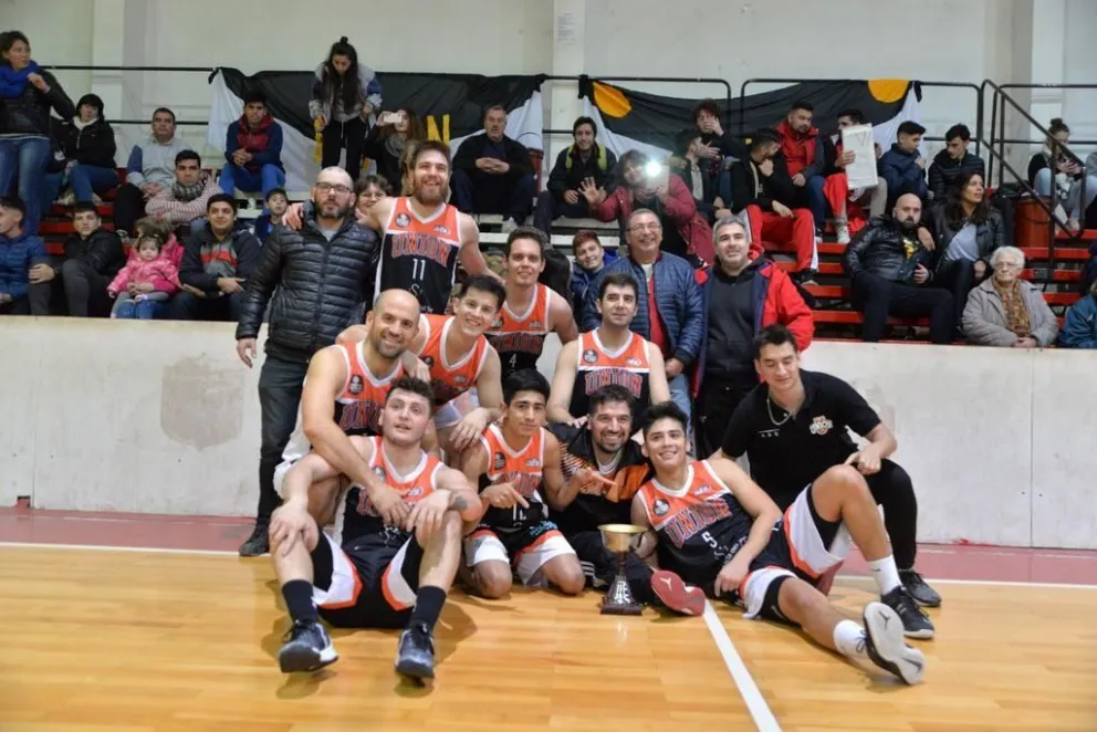 Unión subió al podio del básquet
