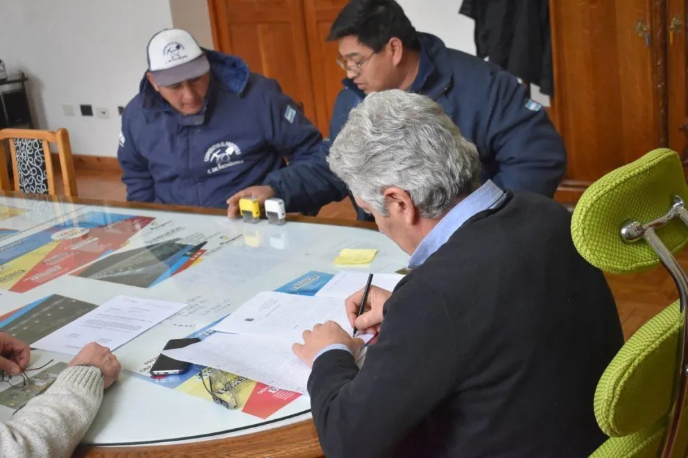 Contrato para la ampliación del Jardín Nº902, de Stroeder