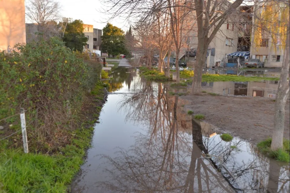 Persisten los problemas con el agua en el barrio Guido