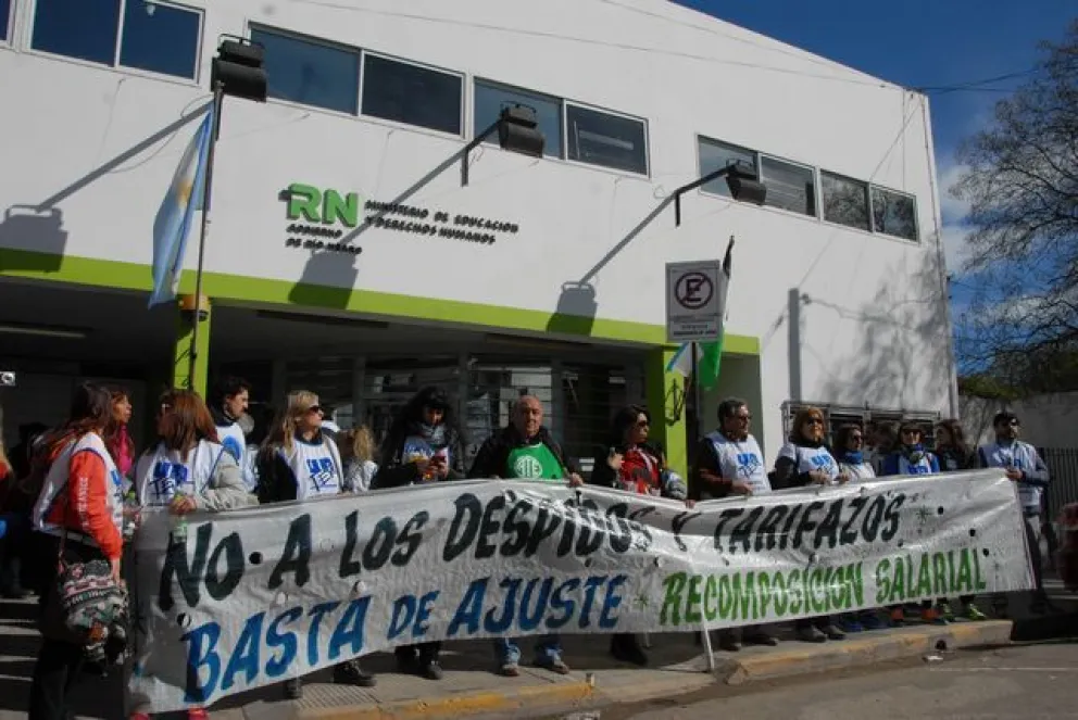 Los docentes seguirán discutiendo salarios en el reinicio escolar