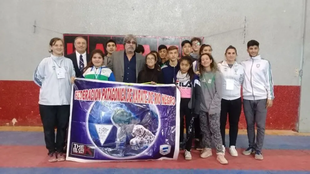 Múltiples medallas para karatecas rionegrinos