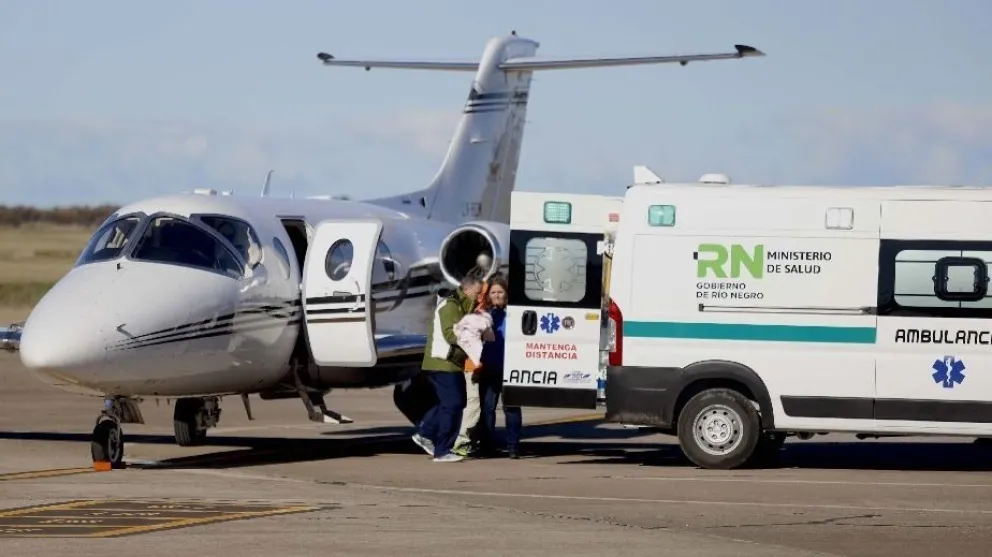 Un vuelo sanitario que trasladaba a un bebé fue asistido en Viedma