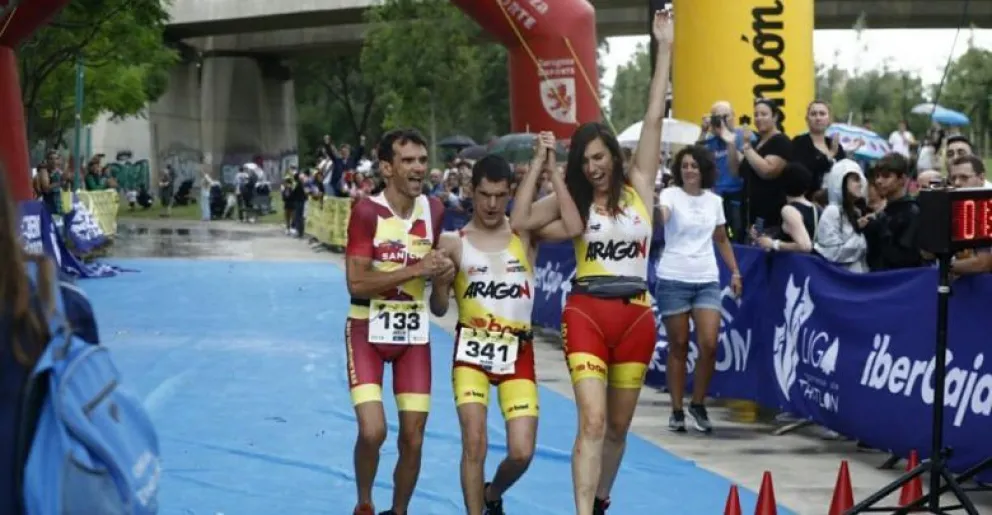 Es ciego y sordo pero logró completar un Ironman