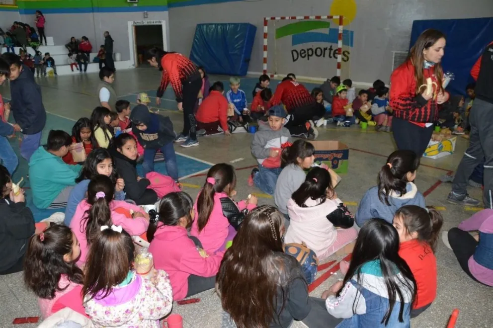 Más de 400 chicos y chicas disfrutaron del gran cierre de Colonia Invierno
