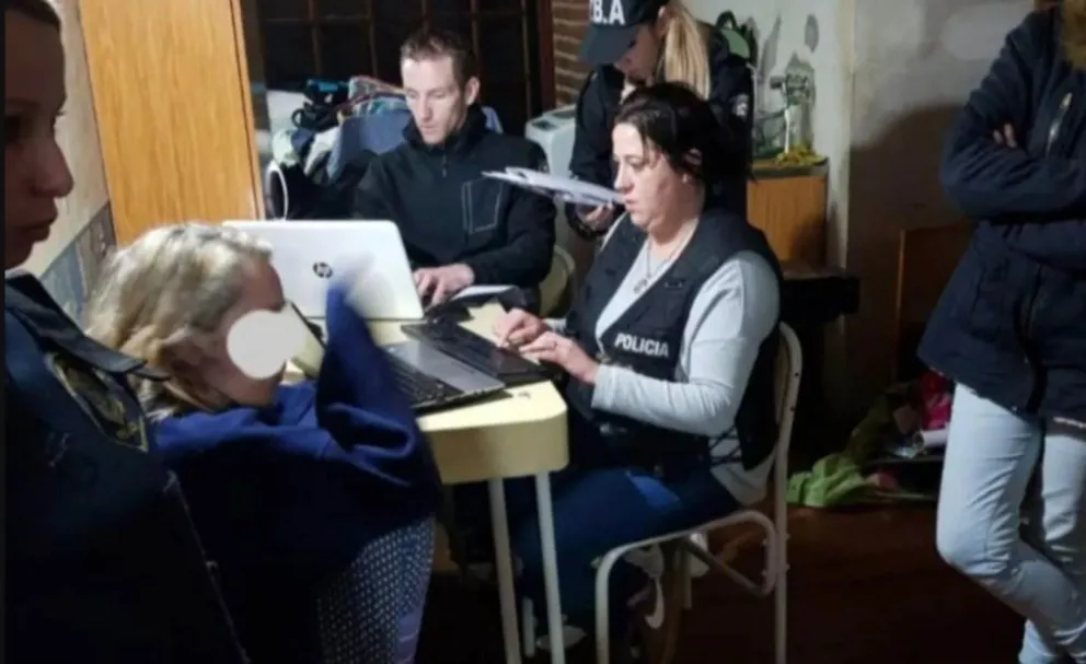 Una docente violaba a su hijo discapacitado, lo filmaba y le enviaba videos a su novio