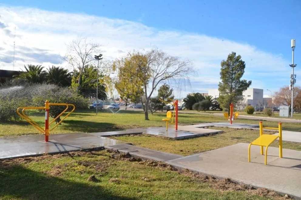 Inauguraron tres gimnasios al aire libre