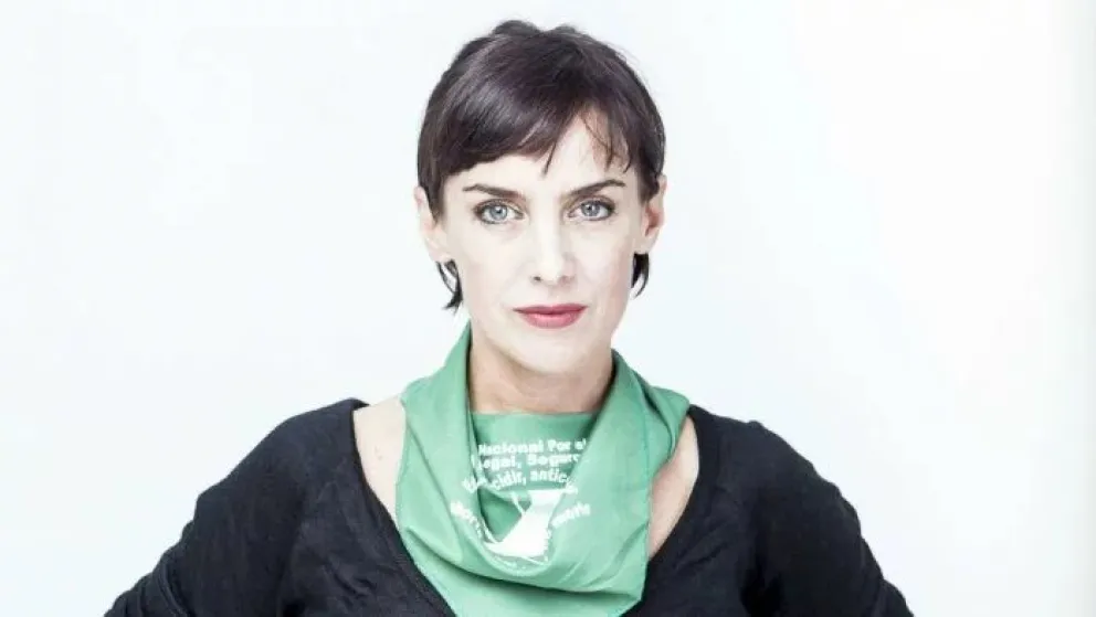 La actriz Jazmín Stuart está involucrada en un Telar de la Abundancia
