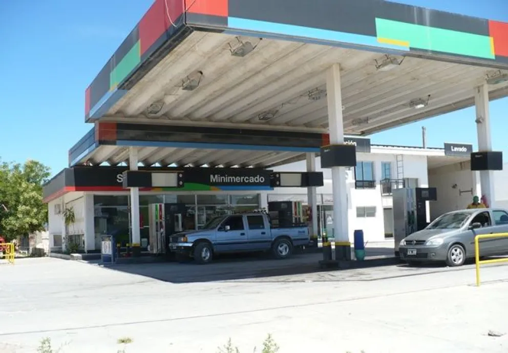 Pretenden prohibir el autoservicio de combustibles en San Antonio