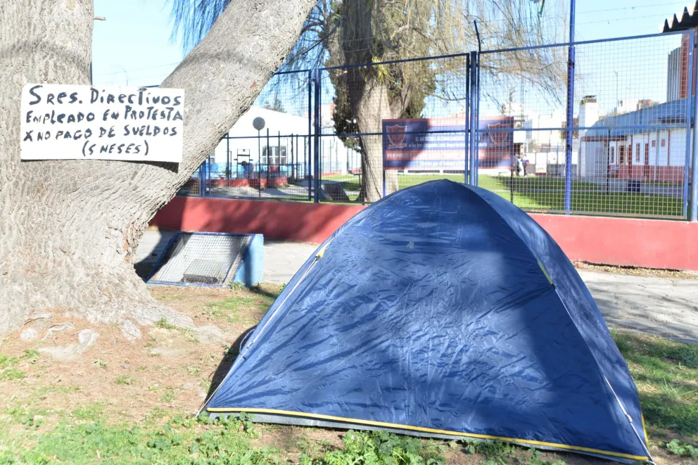 Realizaron un acampe frente a las instalaciones de Villa Congreso