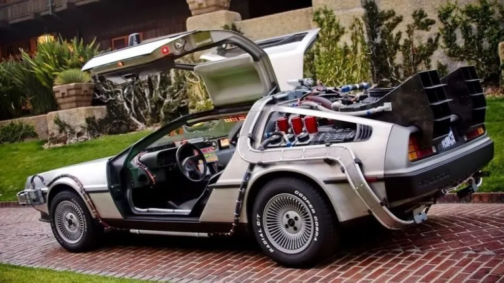 Crean un DeLorean a control remoto como el de Volver al Futuro