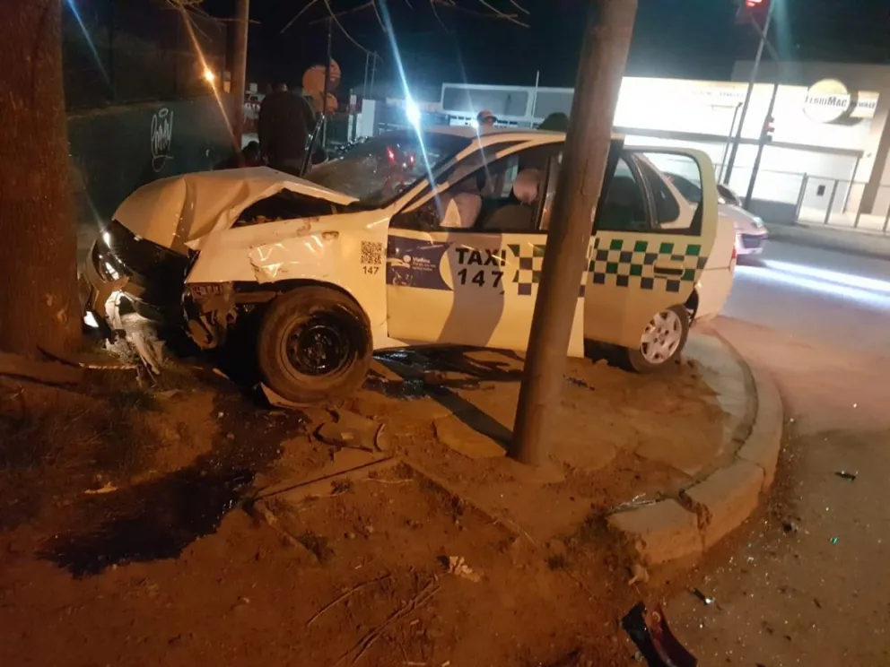 Un taxi y una moto chocaron en la avenida Caseros