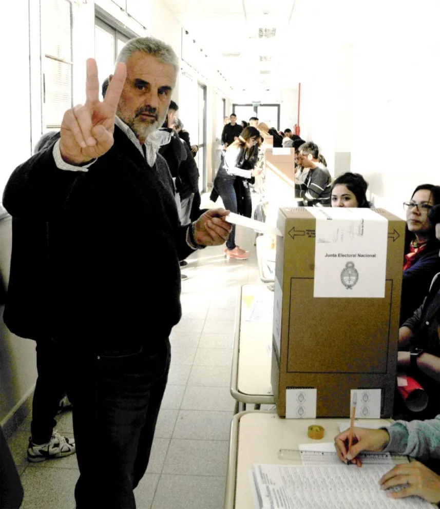 Curetti votó en horas del mediodía