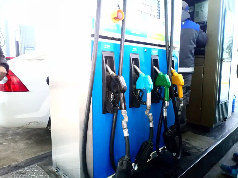 Presentan proyecto para prohibir el autoservicio de combustible en Viedma