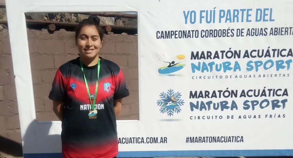 Tremendo debut de Iara en la natación de Depo Viedma