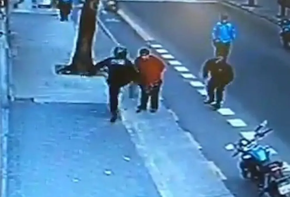 Un policía porteño mató a un hombre de una patada
