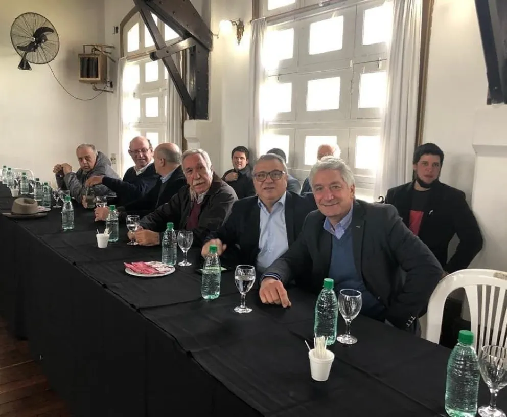 Dos horas de charla y autocrítica, tras las PASO