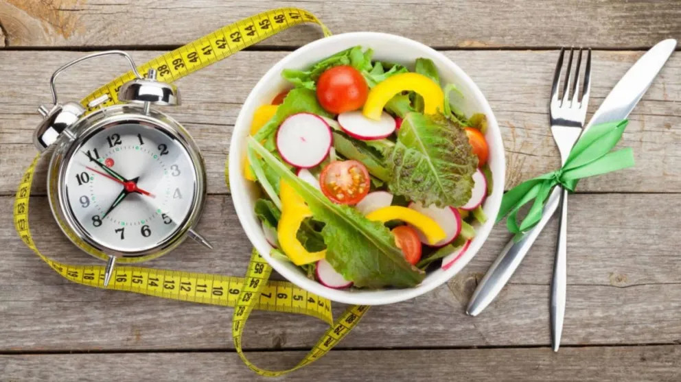 Los beneficios de recortar 300 calorías diarias de la dieta