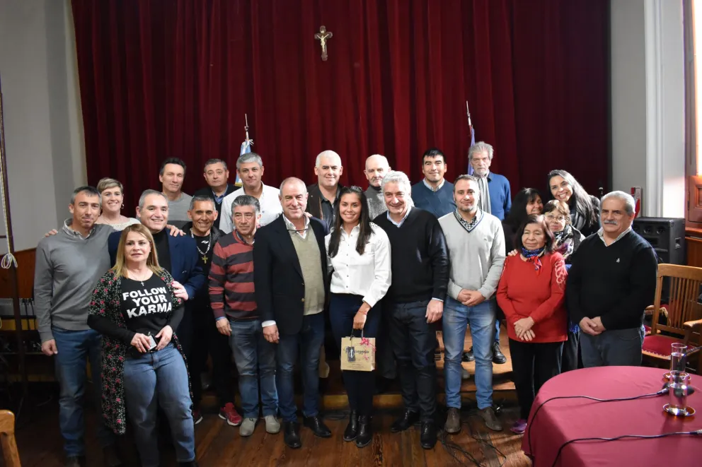 Emotivo homenaje a Victoria Carrión