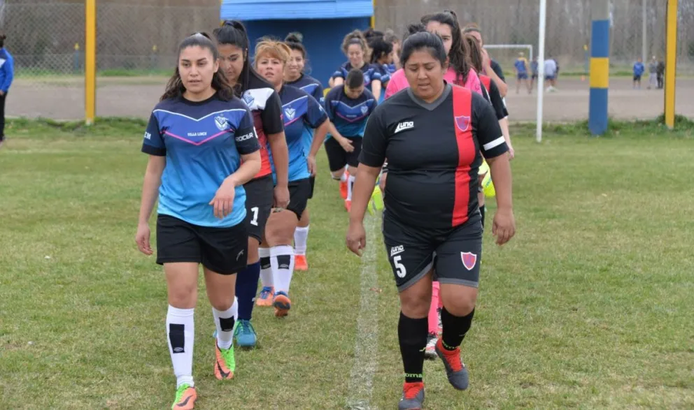 En un día histórico las chicas saltaron a la cancha