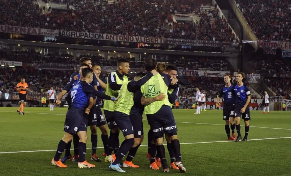 Talleres dio el golpe en el Monumental