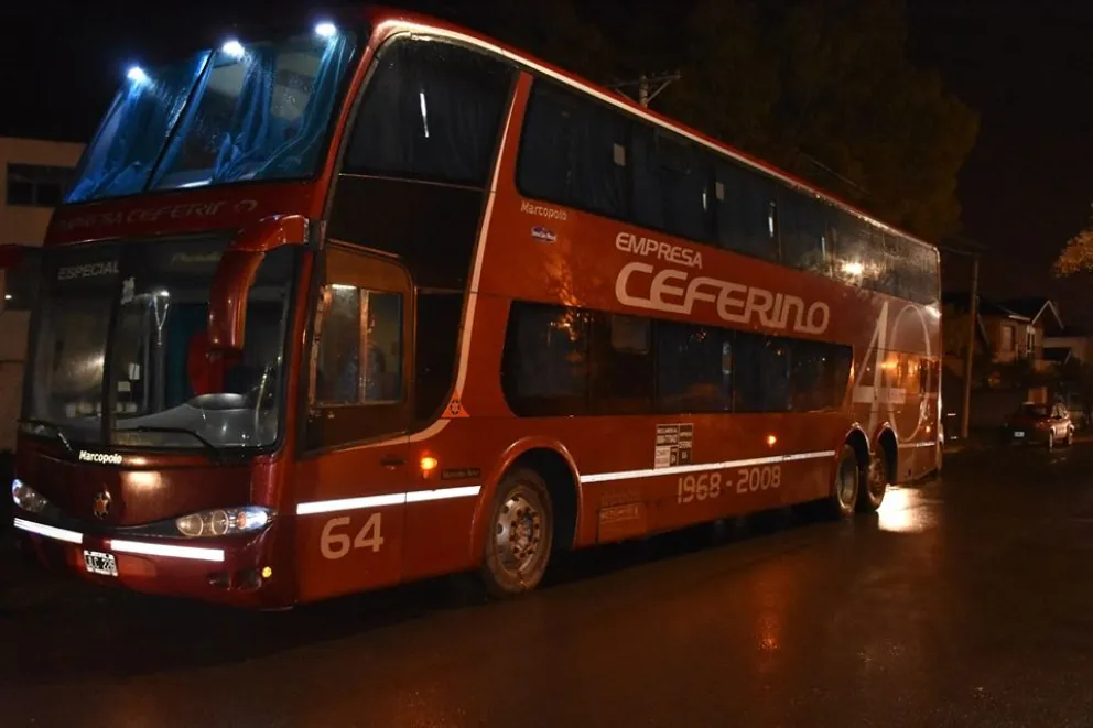 Sol viajó en un micro de línea para jugar con Colón