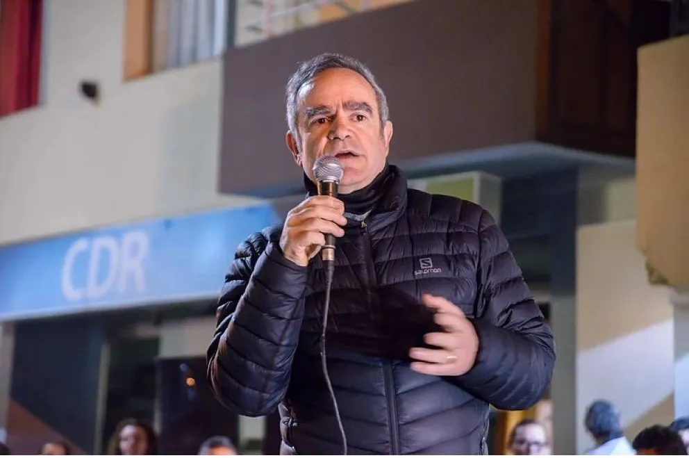 “Me comprometo a ser un intendente de pico y pala”