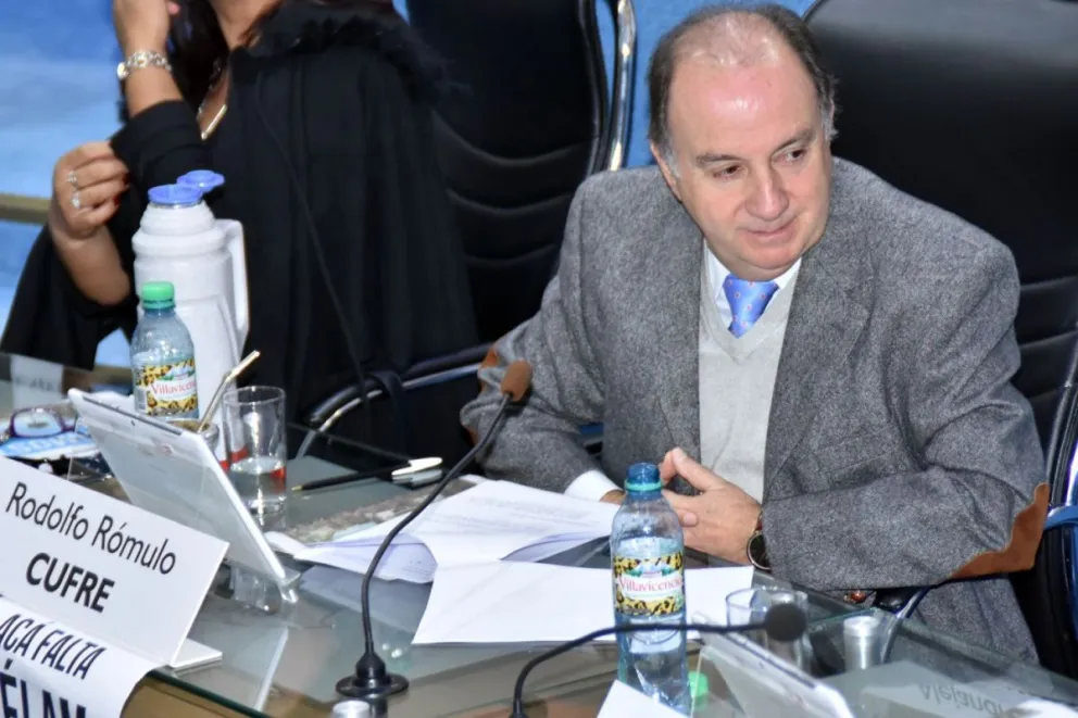 "En octubre no sólo gana Pedro,  también Alberto”