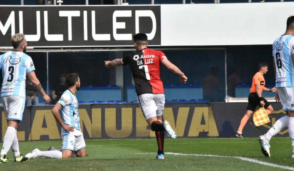 Sol de Mayo fue goleado por Colón