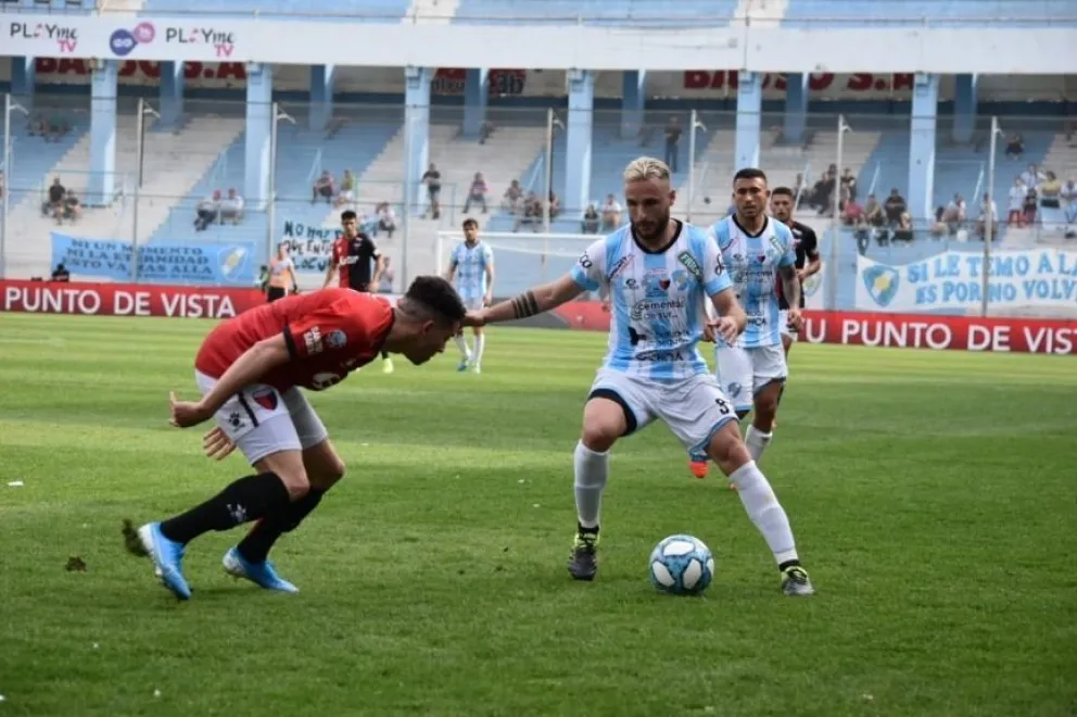 El duelo entre el Albiceleste y el Sabalero en imágenes