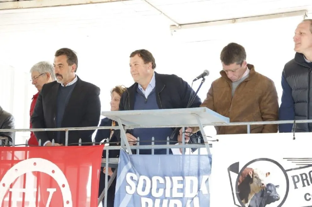 Weretilneck apunto a complementar la agricultura con la ganadería