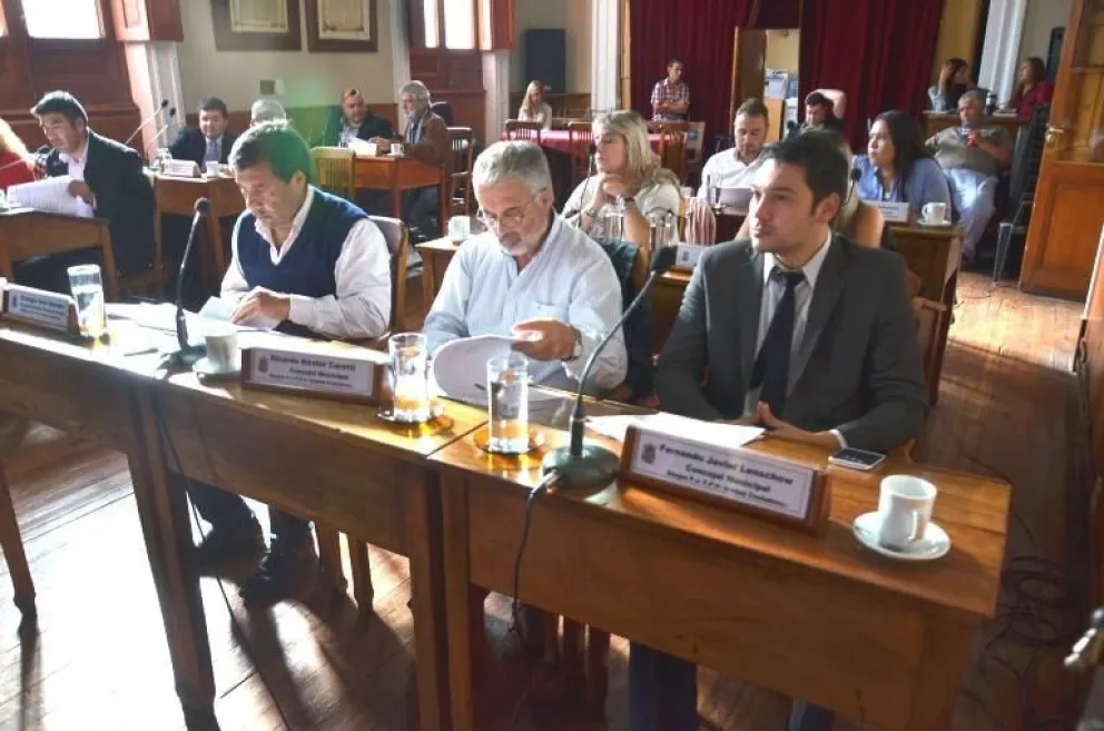 Piden informe sobre sueldos de funcionarios y empleados