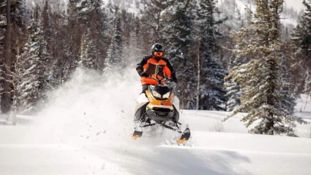 Un esquiador fue atropellado por una moto de nieve en Cerro Catedral