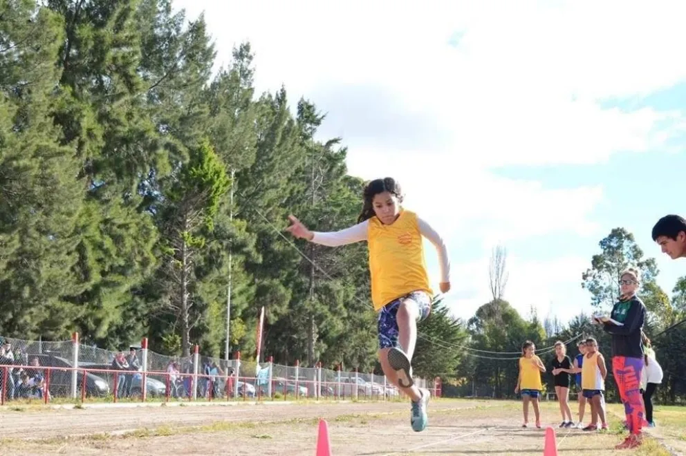 Encuentro Provincial de Atletismo homenaje al Intendente Foulkes